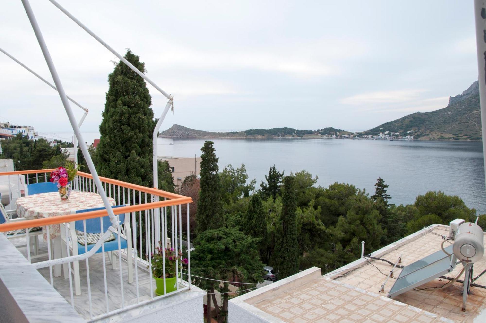 Tatsis Apartments Masouri Eksteriør bilde