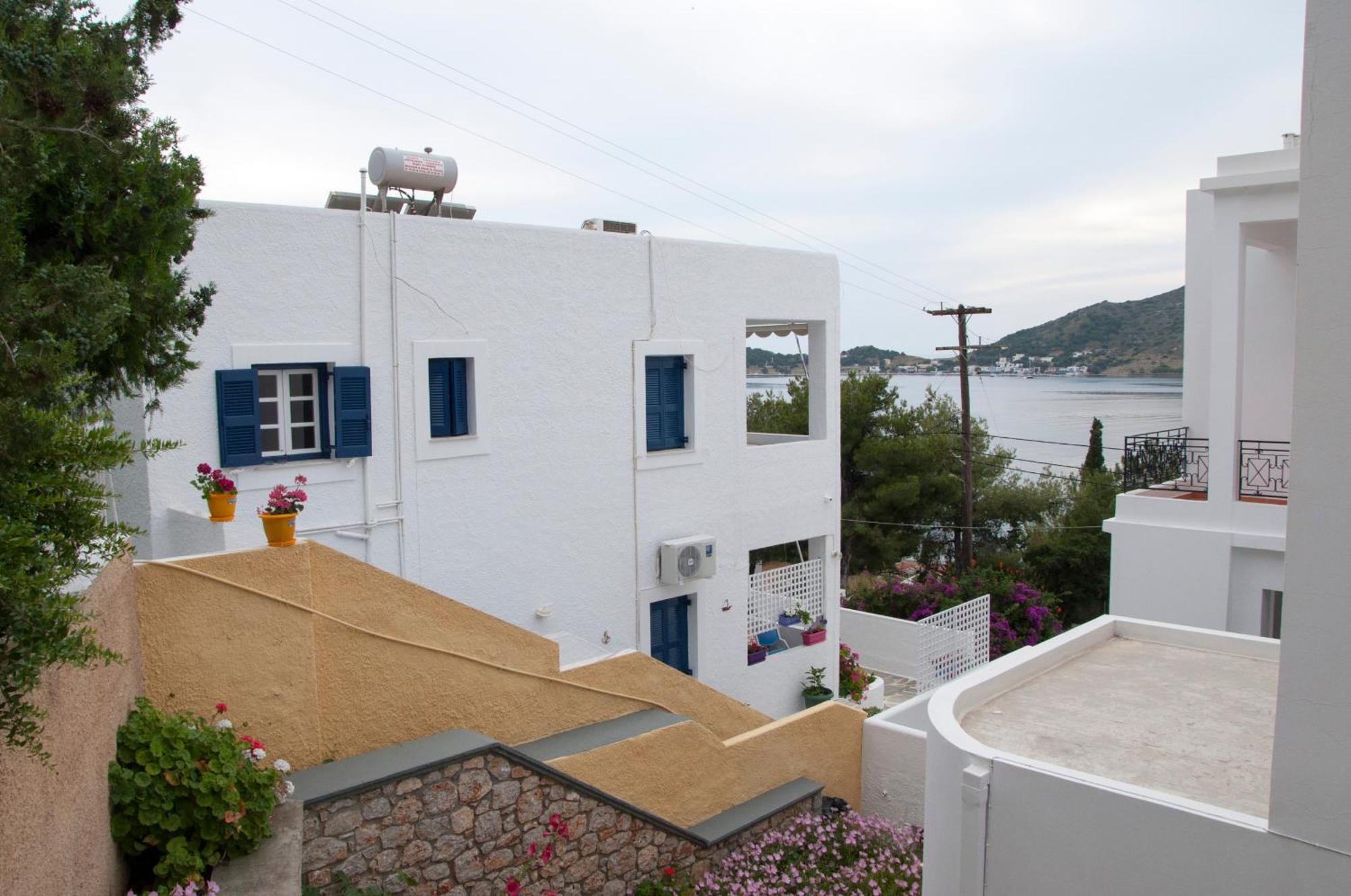 Tatsis Apartments Masouri Eksteriør bilde
