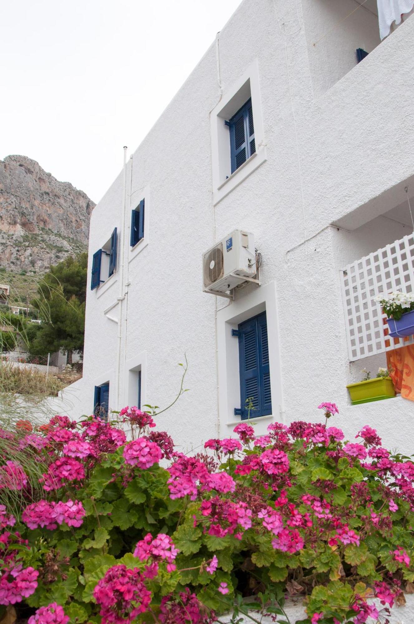 Tatsis Apartments Masouri Eksteriør bilde