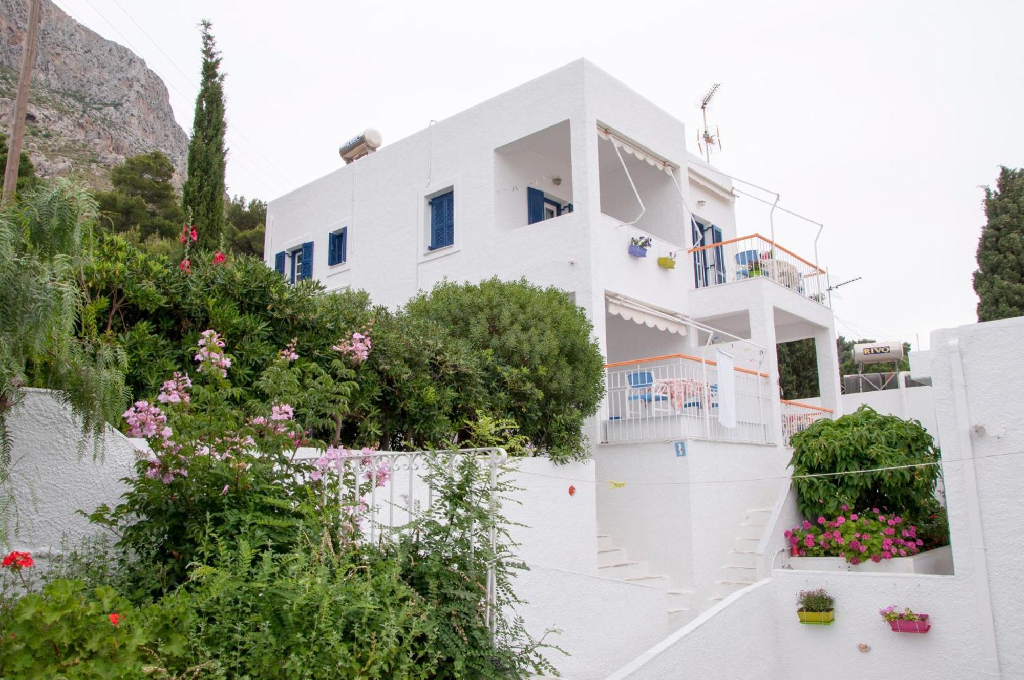 Tatsis Apartments Masouri Eksteriør bilde