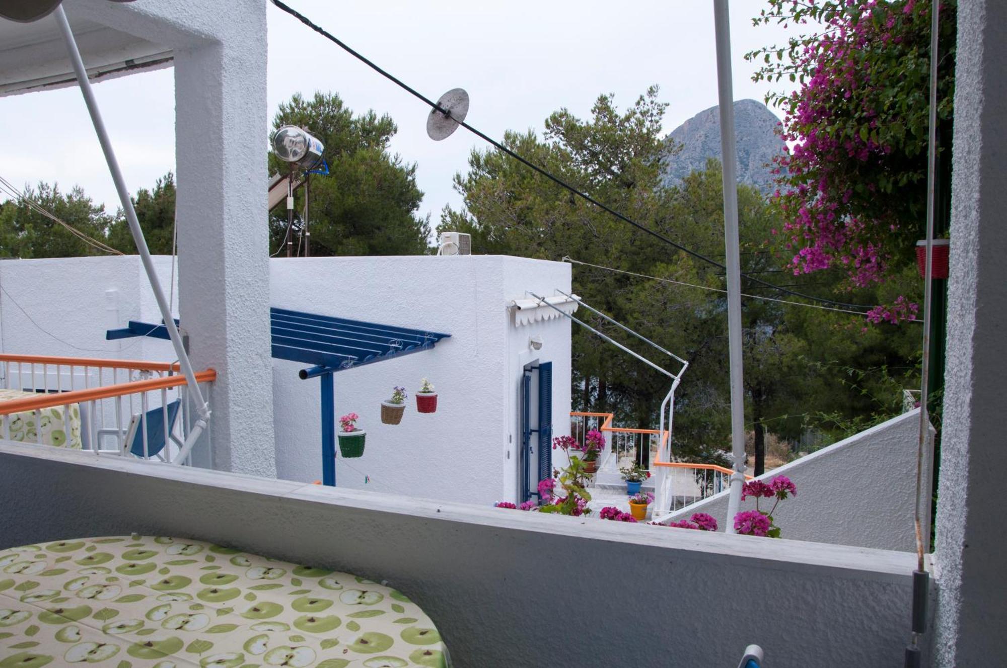 Tatsis Apartments Masouri Eksteriør bilde