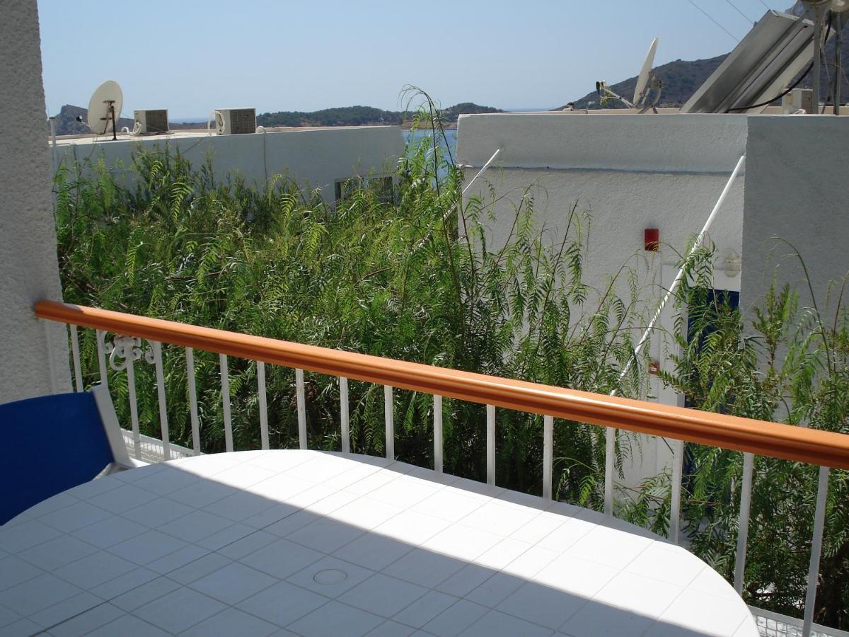 Tatsis Apartments Masouri Eksteriør bilde